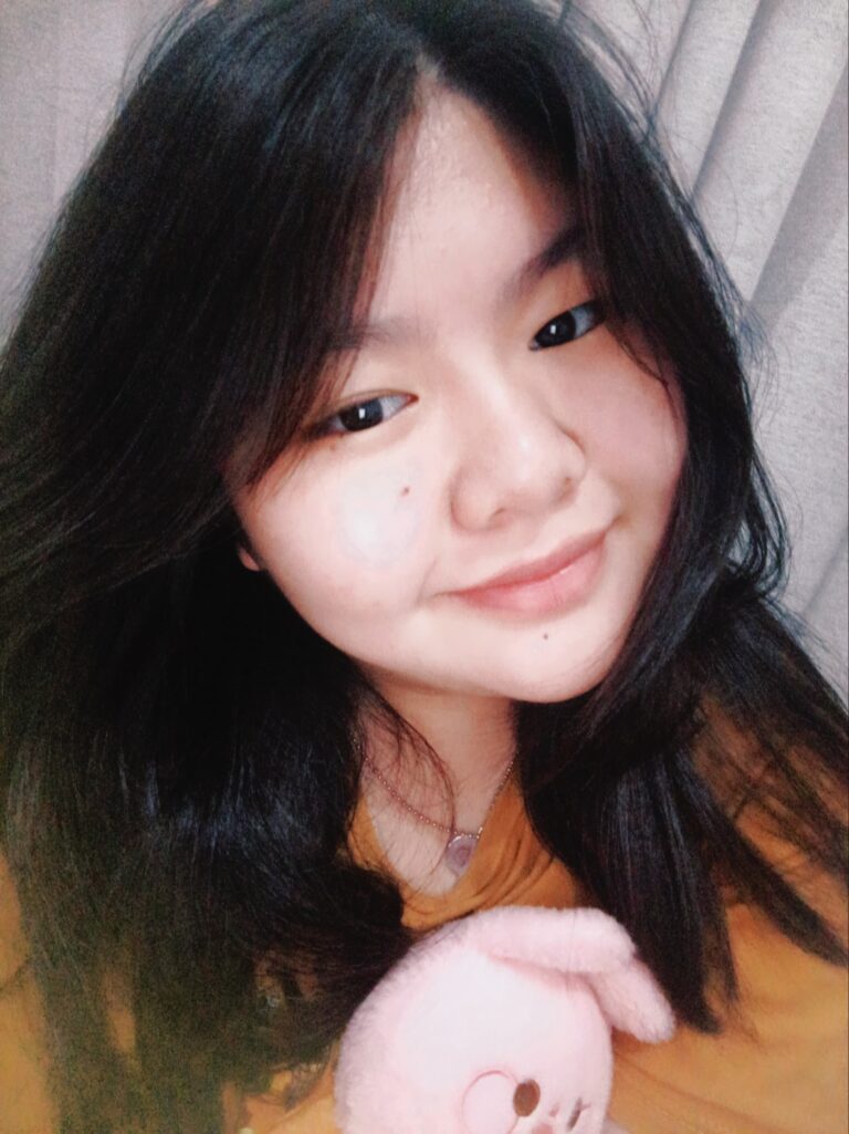 Stella Marcelina Mahasiswa Ilmu Komuni UNDIRA